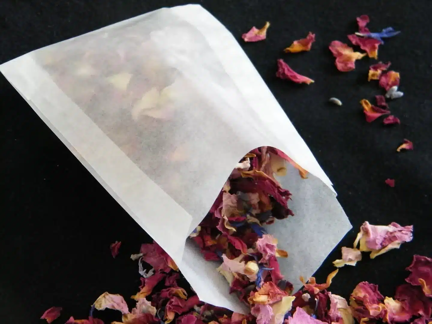 confetti sachet glassine